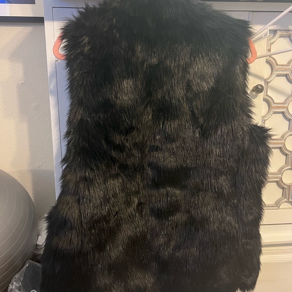 Faux fur vest - Picture 2 of 4